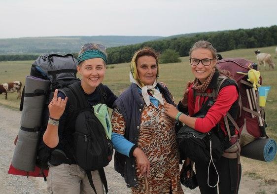 Двоє дівчат пройшли пішим шляхом від Харкова до Ужгорода Двоє дівчат пройшли пішим шляхом від Харкова до Ужгорода