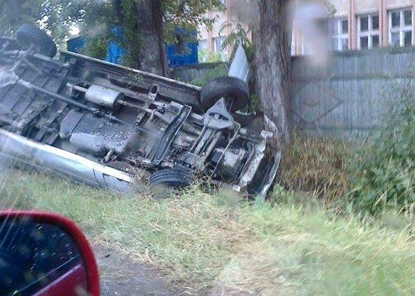 Водій, не впоравшись із керуванням, перекинувся на своєму автомобілі у кювет Водій, не впоравшись із керуванням, перекинувся на своєму автомобілі у кювет