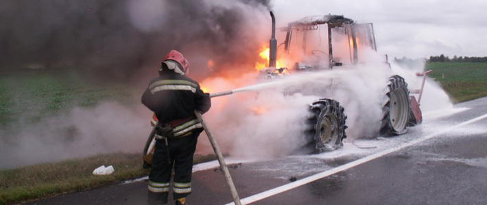 Тячівському підприємцю підпалили трактор Тячівському підприємцю підпалили трактор