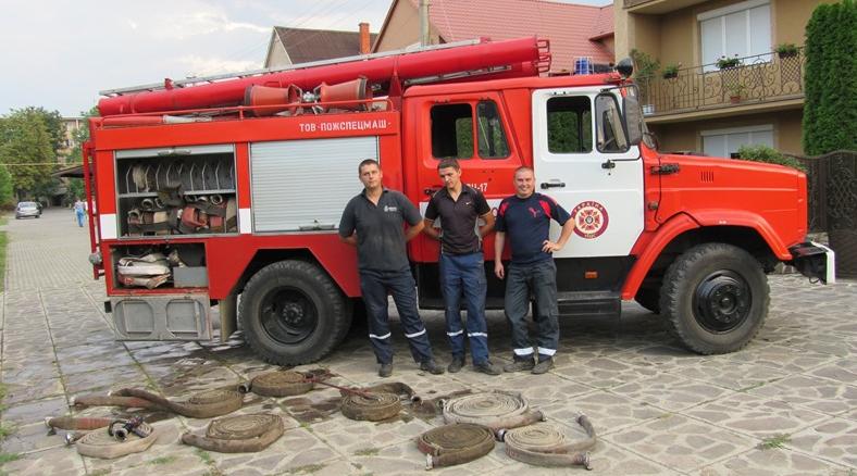 У Мукачеві у мікрорайоні "Черьомушки" загорілись чагарники У Мукачеві у мікрорайоні "Черьомушки" загорілись чагарники