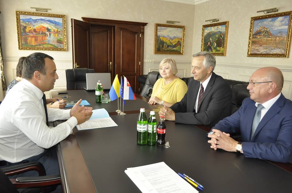 Володимир Чубірко зустрівся з віце-спікером парламенту Словаччини Яном Фігелем Володимир Чубірко зустрівся з віце-спікером парламенту Словаччини Яном Фігелем