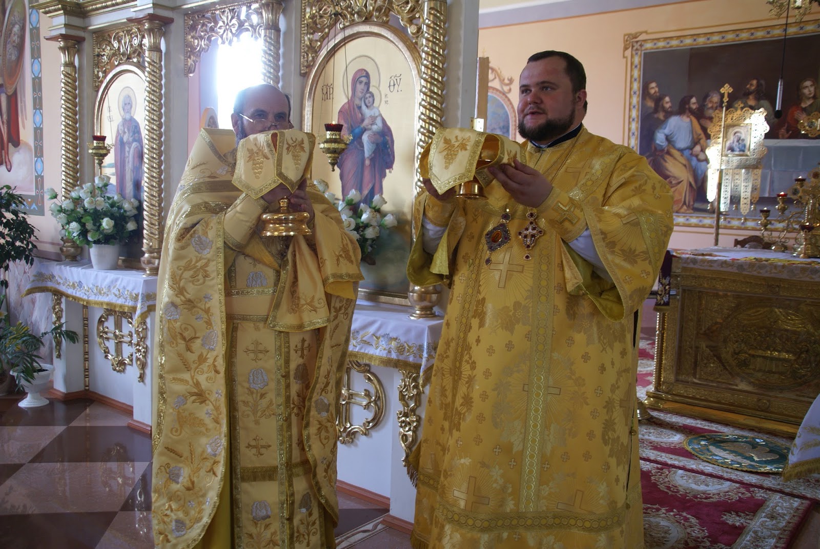 Берегівчани молились за Україну та військовослужбовців, які зараз в АТО Берегівчани молились за Україну та військовослужбовців, які зараз в АТО