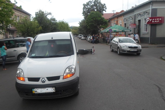 У Берегові сталась аварія за участі місцевого міліціонера У Берегові сталась аварія за участі місцевого міліціонера