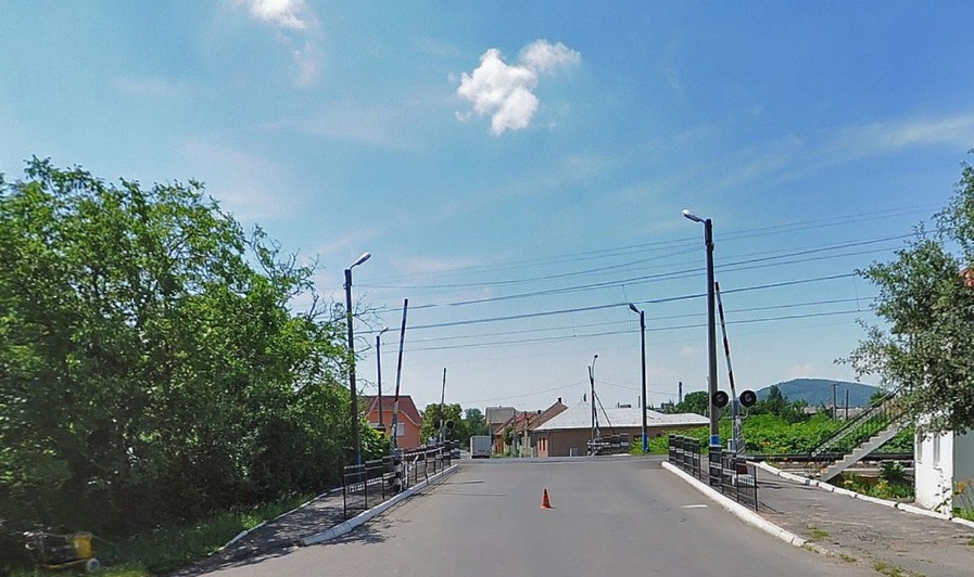 У зв’язку з ремонтом, у Мукачеві перекрили залізничний переїзд по вулиці Свалявській У зв’язку з ремонтом, у Мукачеві перекрили залізничний переїзд по вулиці Свалявській