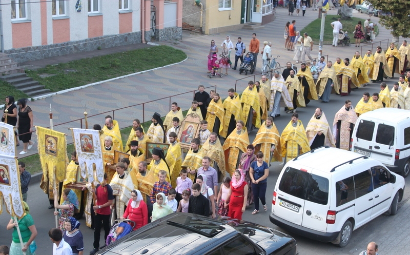 У Хусті пройшов Хресний хід з молитвою про мир в Україні У Хусті пройшов Хресний хід з молитвою про мир в Україні