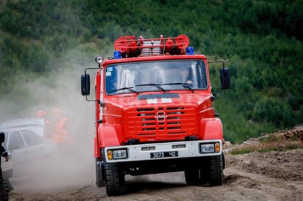У ніч на День Незалежності у Мукачеві з житлового будинку евакуювали 12 осіб У ніч на День Незалежності у Мукачеві з житлового будинку евакуювали 12 осіб