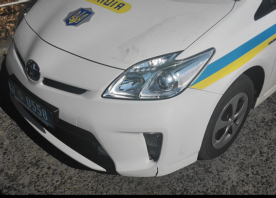 П’яний ужгородець під час сутички пошкодив службове авто міліціонерів П’яний ужгородець під час сутички пошкодив службове авто міліціонерів