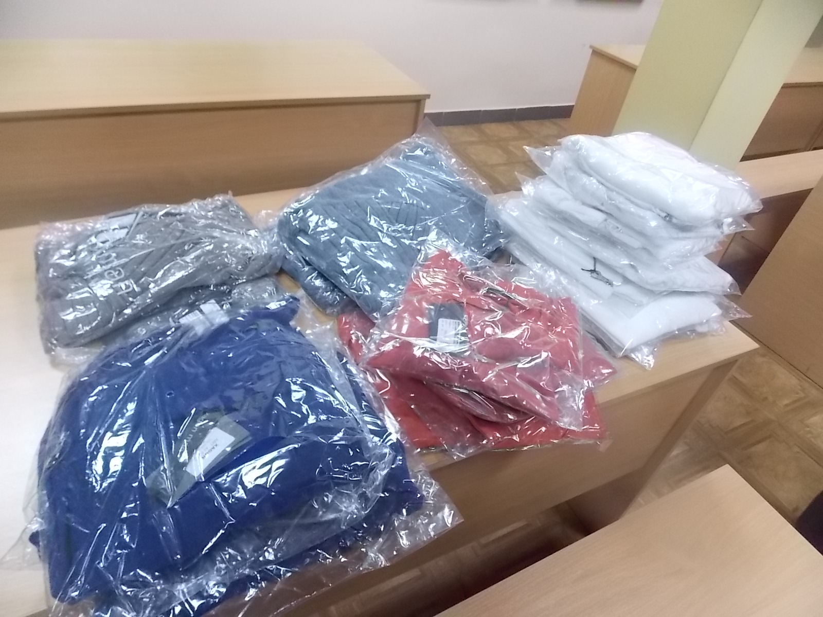 Закарпатські прикордонники затримали автобус із нерозмитненим одягом з Італії Закарпатські прикордонники затримали автобус із нерозмитненим одягом з Італії