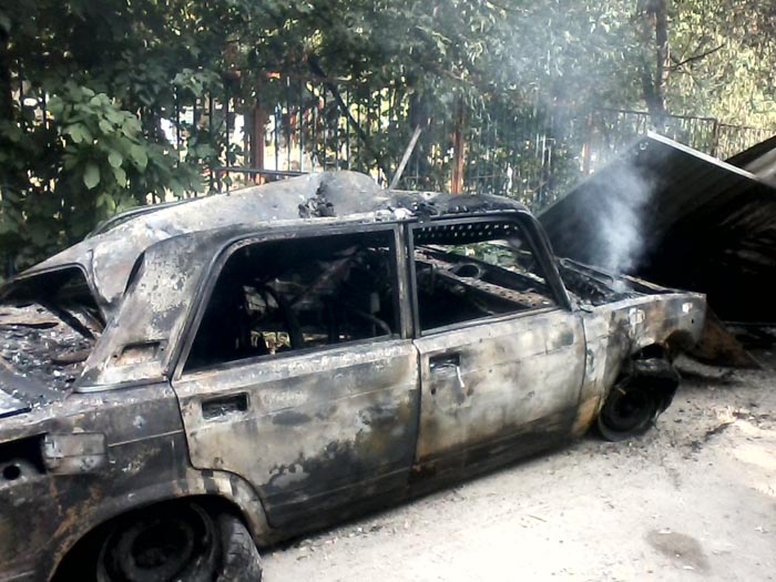 З’явилися фото автівки, яка сьогодні горіла в Ужгороді З’явилися фото автівки, яка сьогодні горіла в Ужгороді