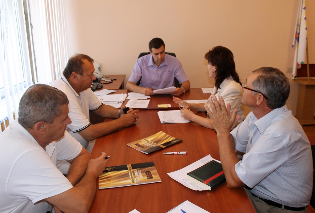 На Виноградівщині зменшено витрати коштів на утримання структурних підрозділів місцевої РДА На Виноградівщині зменшено витрати коштів на утримання структурних підрозділів місцевої РДА