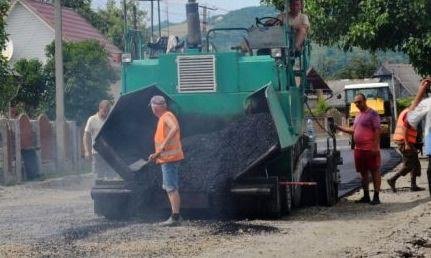 У населених пунктах Тячівщини продовжується інтенсивний ремонт доріг У населених пунктах Тячівщини продовжується інтенсивний ремонт доріг