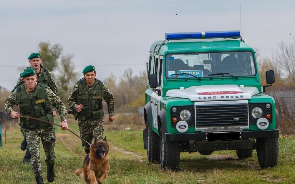 Закарпатським прикордонникам погрожували розправою за затримання провідників нелегалів Закарпатським прикордонникам погрожували розправою за затримання провідників нелегалів