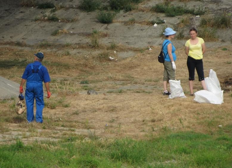 Мукачівці прибрали береги річки Латориця від сміття Мукачівці прибрали береги річки Латориця від сміття