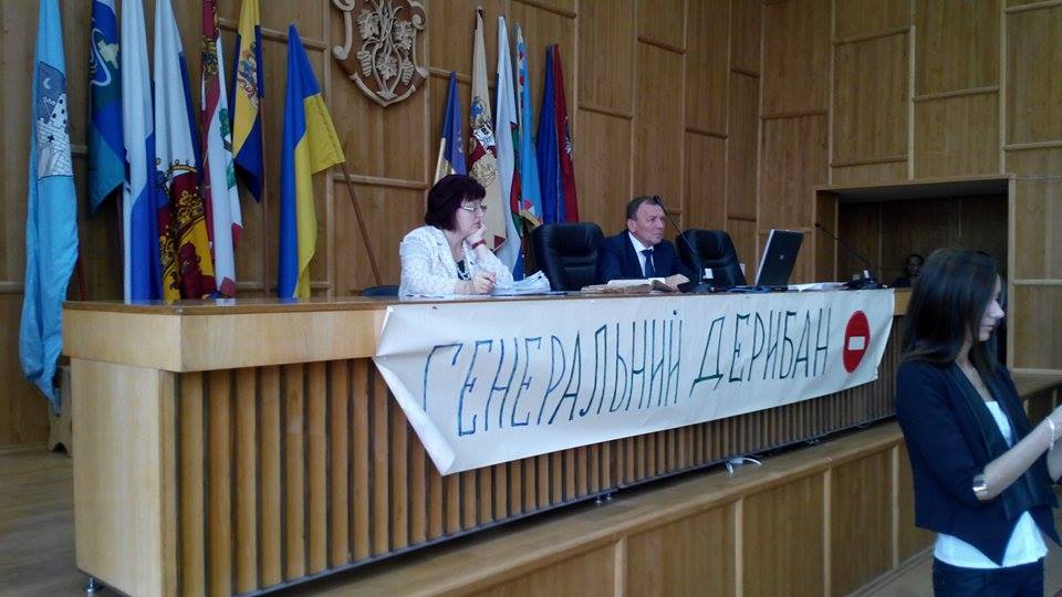 Сесія Ужгородської міськради розпочалась із протесту Сесія Ужгородської міськради розпочалась із протесту