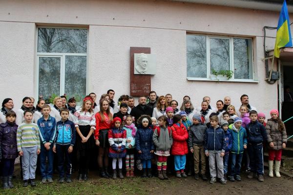 У Порошкові відкрили меморіальну дошку відомому закарпатському композитору Михайлу Кречку У Порошкові відкрили меморіальну дошку відомому закарпатському композитору Михайлу Кречку