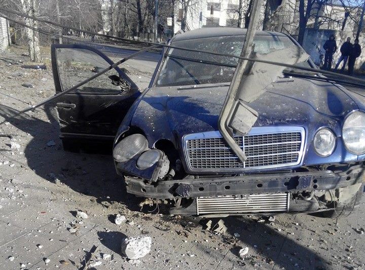 У Виноградові "Мерседес" на шаленій швидкості врізався у електроопору У Виноградові "Мерседес" на шаленій швидкості врізався у електроопору