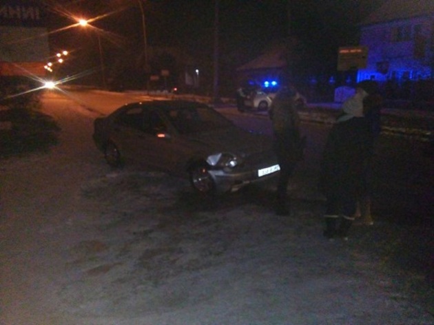 В Ужгороді іномарка на чеських номерах врізалась в інший легковик. Винуватець аварії втік В Ужгороді іномарка на чеських номерах врізалась в інший легковик. Винуватець аварії втік