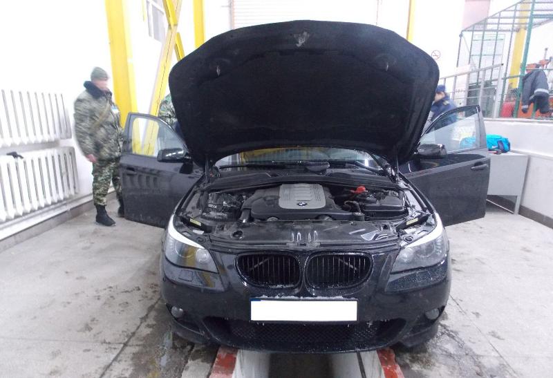Закарпатські прикордонники затримали "BMW", паливний бак якого був нашпигований сигаретами Закарпатські прикордонники затримали "BMW", паливний бак якого був нашпигований сигаретами