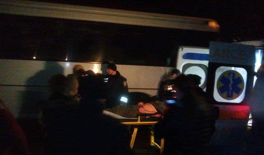 Бійців "Хорвата" і "Бєса" вже відправили до лікарні Бійців "Хорвата" і "Бєса" вже відправили до лікарні