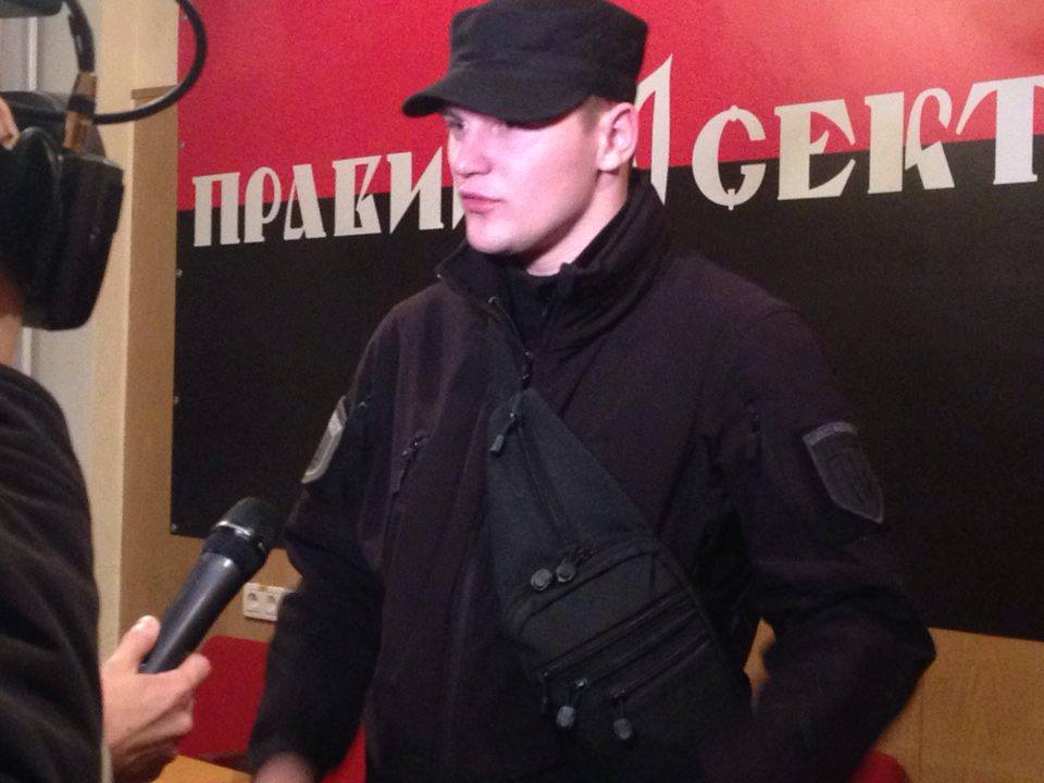 "Правий сектор" повідомив про обшуки у будинку їхніх бійців із позивними "Хорват" та "Педро" "Правий сектор" повідомив про обшуки у будинку їхніх бійців із позивними "Хорват" та "Педро"