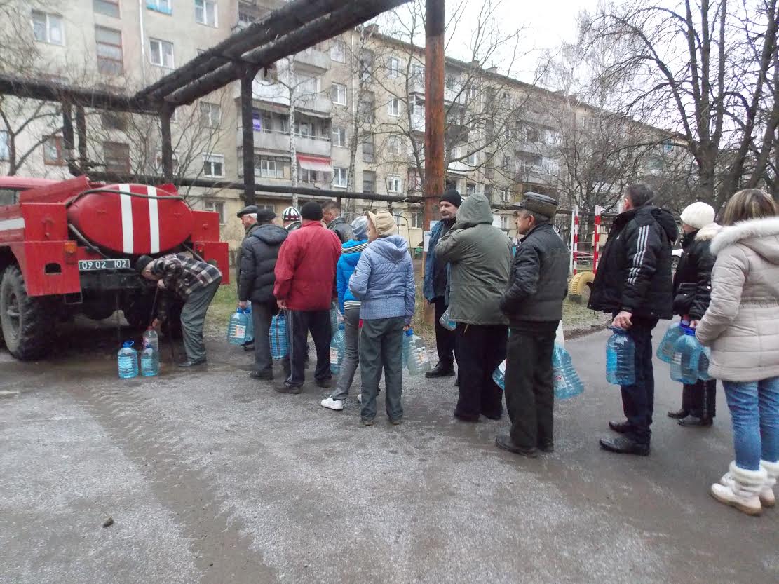 До забезпечення питною водою жителів Чопа долучились прикордонники До забезпечення питною водою жителів Чопа долучились прикордонники
