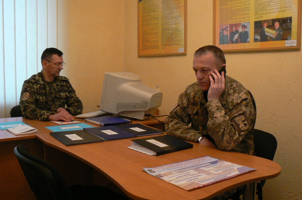 В Ужгороді запрацювала громадська приймальня міністра оборони України В Ужгороді запрацювала громадська приймальня міністра оборони України