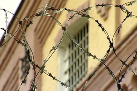 Народних депутатів не пускають до Ужгородського СІЗО Народних депутатів не пускають до Ужгородського СІЗО