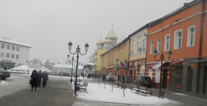 У Хусті прямо на вулиці помер чоловік У Хусті прямо на вулиці помер чоловік