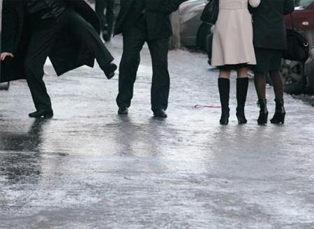 В Ужгороді лікарі щодня фіксують по 2-3 випадки травмувань через ожеледицю В Ужгороді лікарі щодня фіксують по 2-3 випадки травмувань через ожеледицю