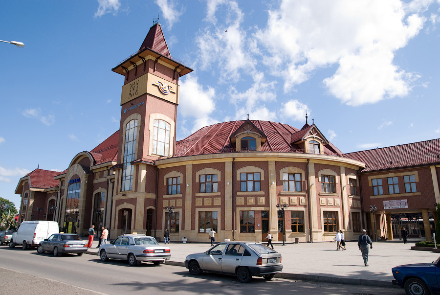 Під час обшуку вибухівки з ужгородського вокзалу евакуювали 20 осіб Під час обшуку вибухівки з ужгородського вокзалу евакуювали 20 осіб