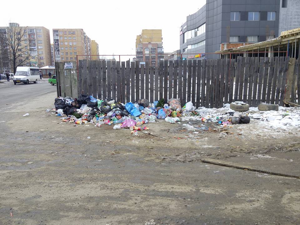 У Новому районі Ужгорода виросла гора сміття У Новому районі Ужгорода виросла гора сміття
