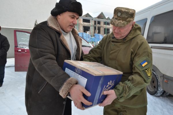 Тячівські волонтери відправили допомогу бійцям АТО Тячівські волонтери відправили допомогу бійцям АТО