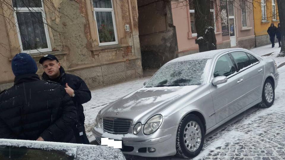Мукачівські патрульні затримали п’яного автомобіліста, який побив свою жінку Мукачівські патрульні затримали п’яного автомобіліста, який побив свою жінку
