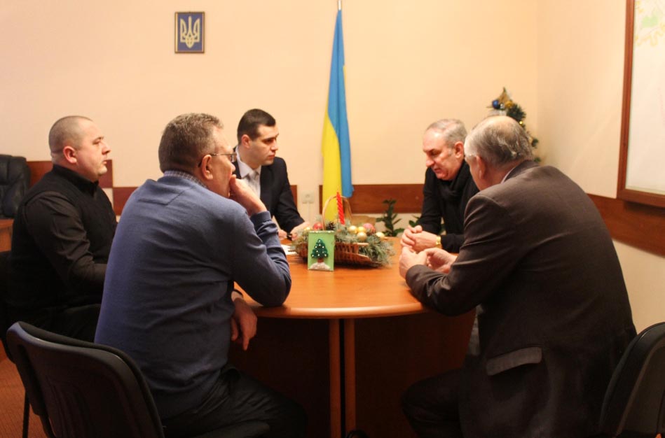 На Виноградівщині обговорювали питання створення сміттєпереробного комплексу На Виноградівщині обговорювали питання створення сміттєпереробного комплексу