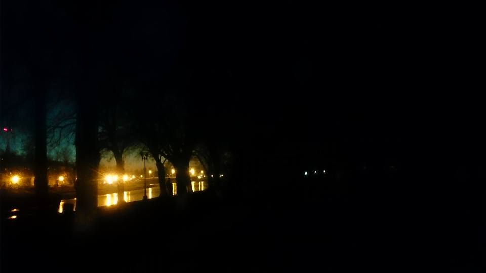 На Православній набережній Ужгорода міняють лампи вуличного освітлення На Православній набережній Ужгорода міняють лампи вуличного освітлення