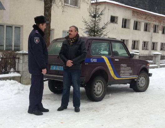 Воловецькі поліцейські вгамували нетверезого чоловіка, який вигнав на вулицю дружину та дітей Воловецькі поліцейські вгамували нетверезого чоловіка, який вигнав на вулицю дружину та дітей