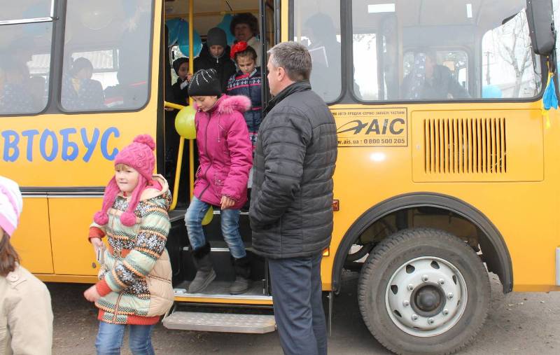 Маршрутки підвозитимуть до та забиратимуть після уроків учнів кількох шкіл Ужгорода Маршрутки підвозитимуть до та забиратимуть після уроків учнів кількох шкіл Ужгорода