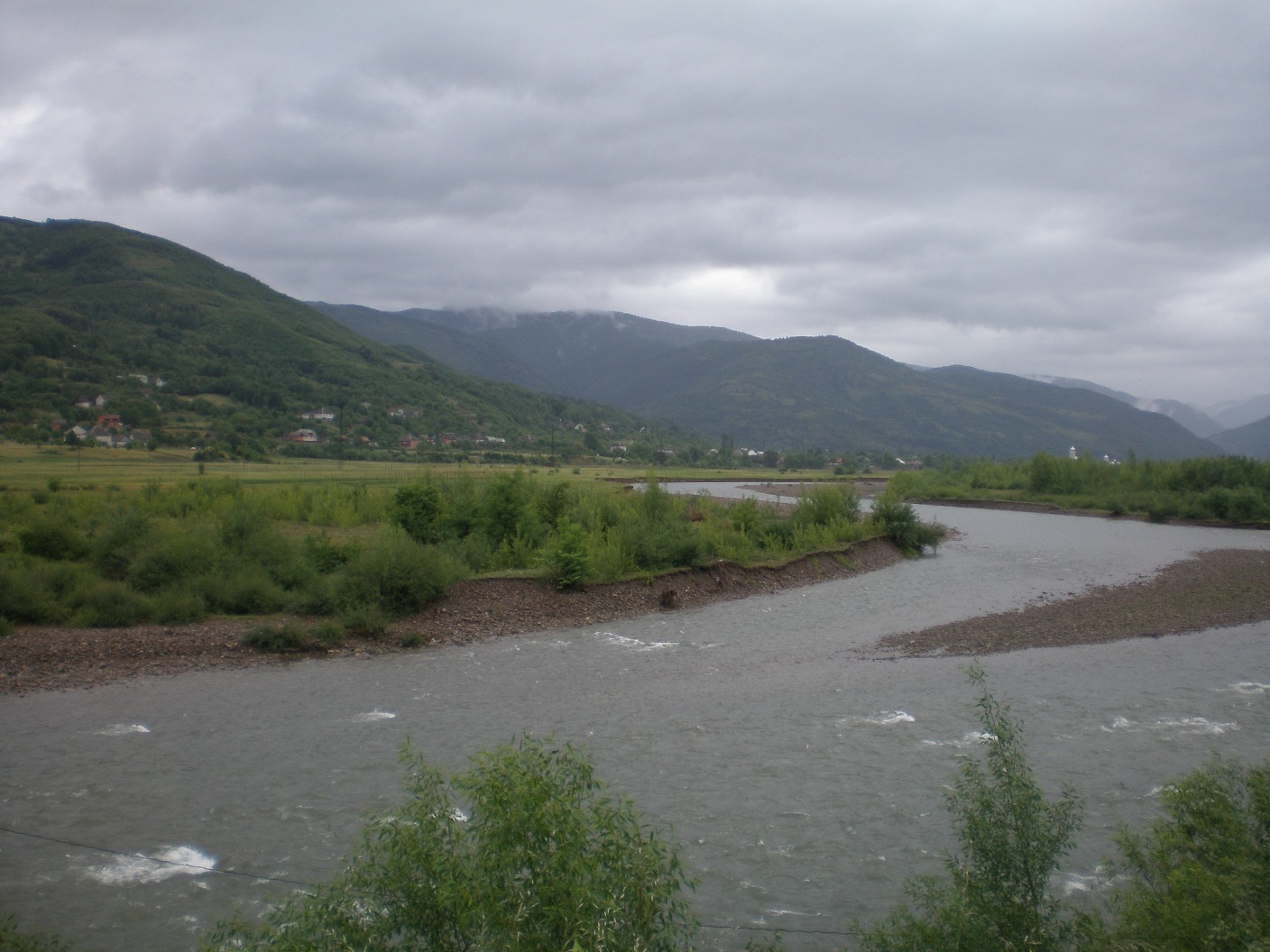 У річках Закарпаття почалось зниження рівня води У річках Закарпаття почалось зниження рівня води