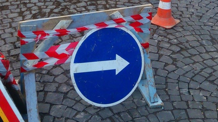 На вулиці Перемоги в Ужгороді ускладнено рух транспорту На вулиці Перемоги в Ужгороді ускладнено рух транспорту