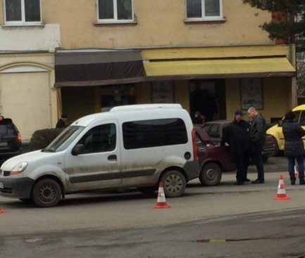 З’явилась фото ДТП, яка сталась на проспекті Свободи в Ужгороді З’явилась фото ДТП, яка сталась на проспекті Свободи в Ужгороді