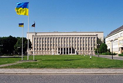 Ужгород прикрасять квіткові герб України, прапор та вишиванка Ужгород прикрасять квіткові герб України, прапор та вишиванка