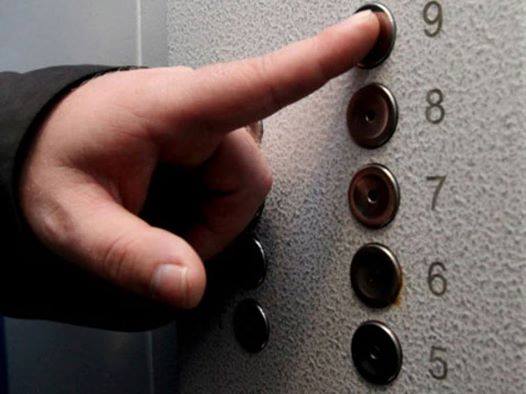 У мукачівських багатоповерхівках ремонтуватимуть старі ліфти У мукачівських багатоповерхівках ремонтуватимуть старі ліфти