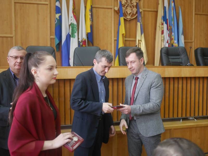 В Ужгороді воїнам-афганцям вручили відзнаки Президента України В Ужгороді воїнам-афганцям вручили відзнаки Президента України