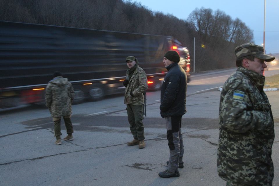 Блокада російських фур на Закарпатті триватиме попри рішення Кабміну Блокада російських фур на Закарпатті триватиме попри рішення Кабміну
