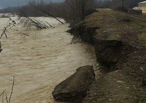 У Вонігові вода повністю розмила дамбу У Вонігові вода повністю розмила дамбу
