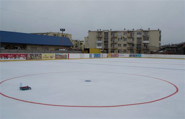 Ужгородська ковзанка через потепління закривається Ужгородська ковзанка через потепління закривається