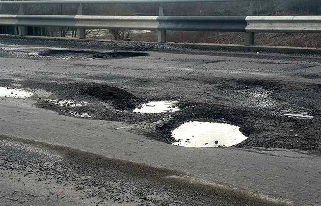Міст на Берегівській-об’їзній у Мукачеві перебуває в жахливому стані Міст на Берегівській-об’їзній у Мукачеві перебуває в жахливому стані