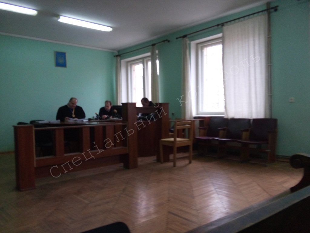 Зламаний автомобіль адвокатів Наталії Балаж завадив проведенню судового засідання Зламаний автомобіль адвокатів Наталії Балаж завадив проведенню судового засідання