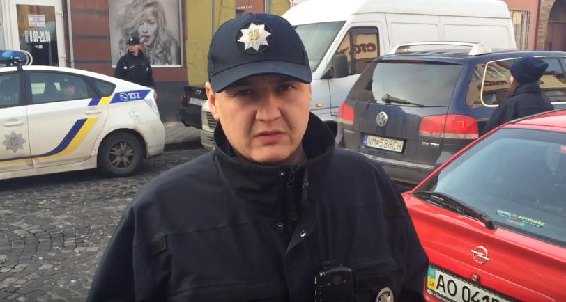 За зміну мукачівським поліцейським доводиться близько 300 разів бесідувати з водіями, які порушують ПДР За зміну мукачівським поліцейським доводиться близько 300 разів бесідувати з водіями, які порушують ПДР