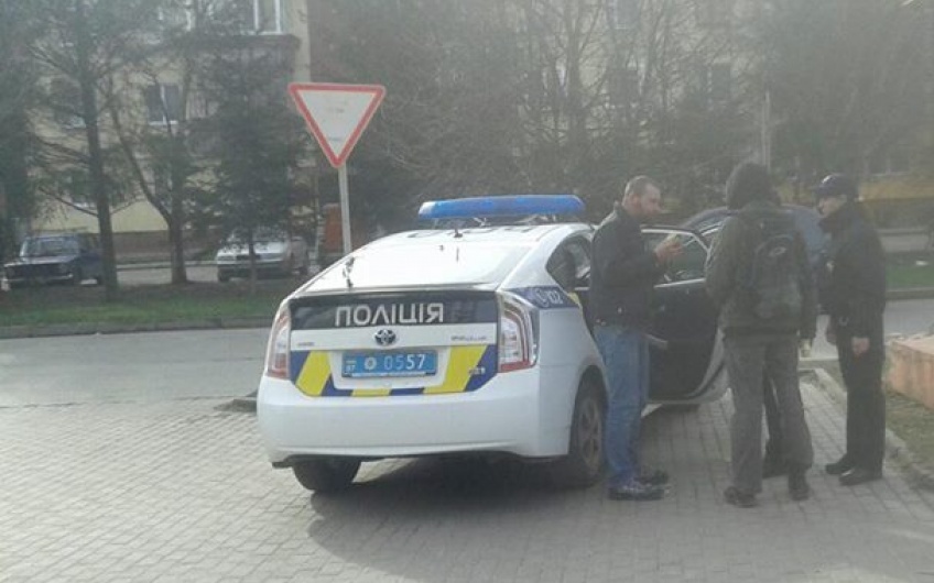 Нелюд, під час варварського вбивства собаки в Ужгороді, відрізав собі пальці Нелюд, під час варварського вбивства собаки в Ужгороді, відрізав собі пальці